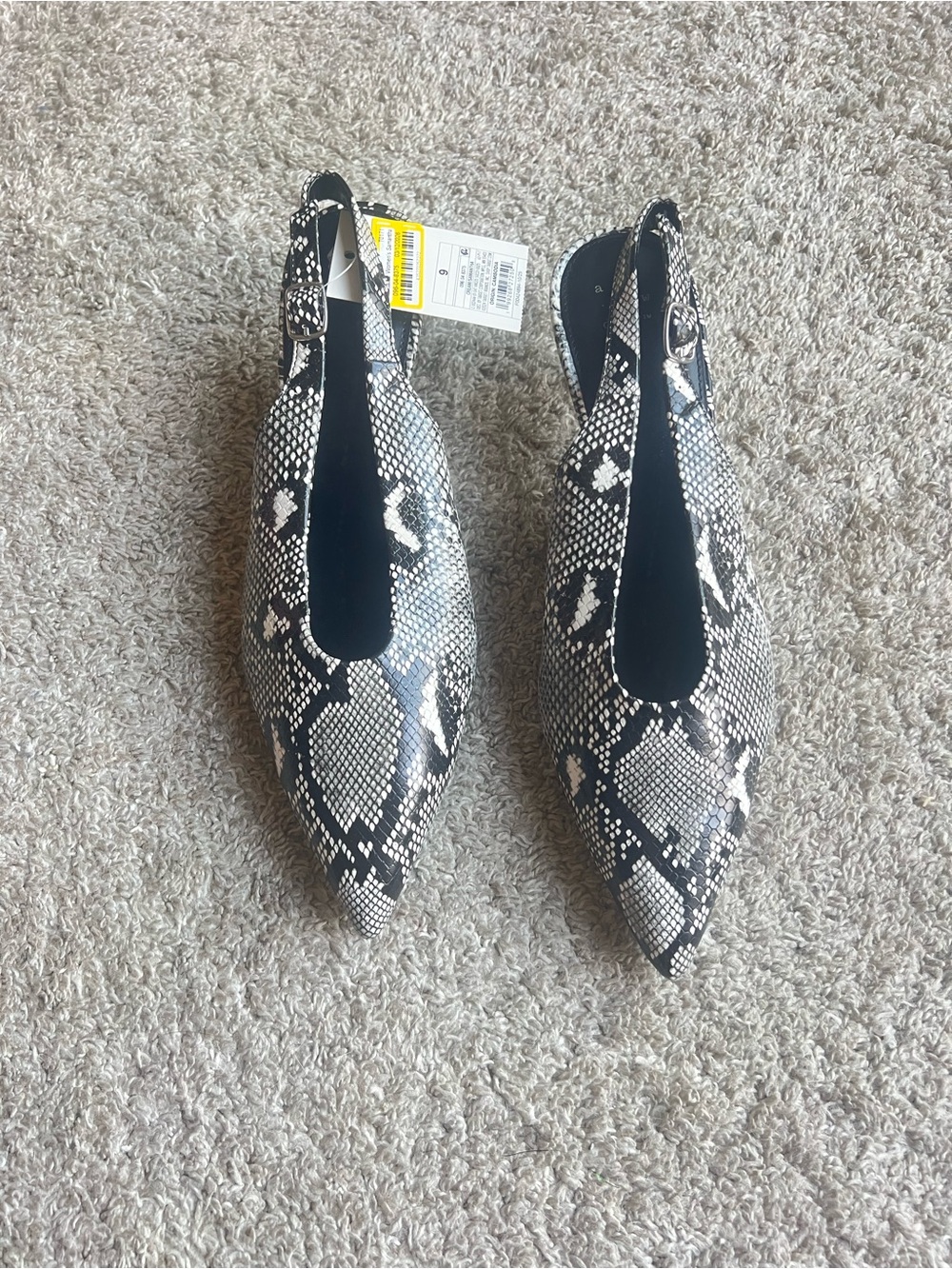 Pointed Slingback Flats in Black & Cream Snake Print. Size 9